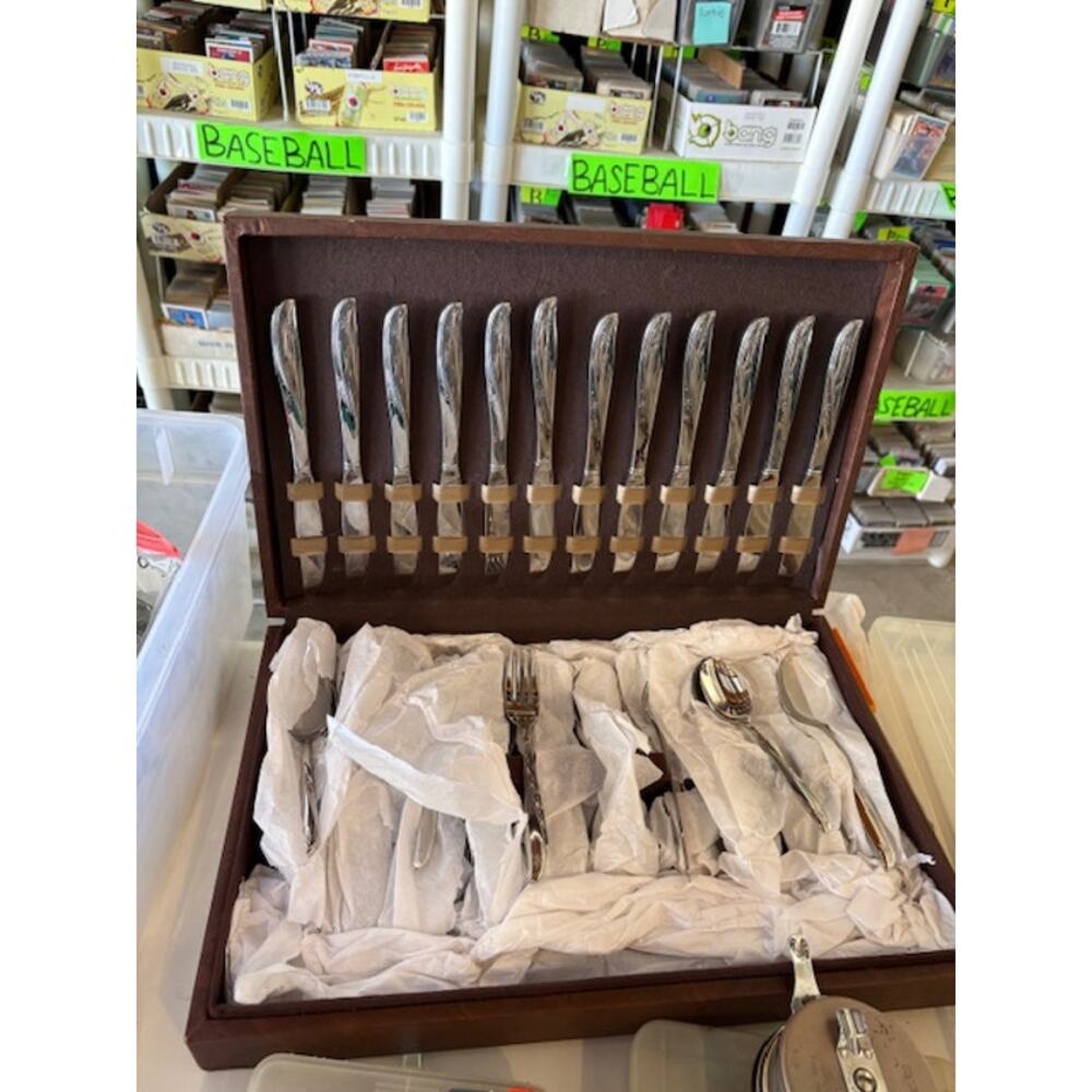 Vintage Oneida Stainless Full 12 piece set and More.......